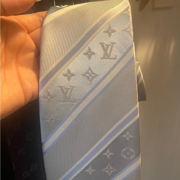 100% Authentic Louis Vuitton light blue monogram striped tie rare! - Picture 2 of 5